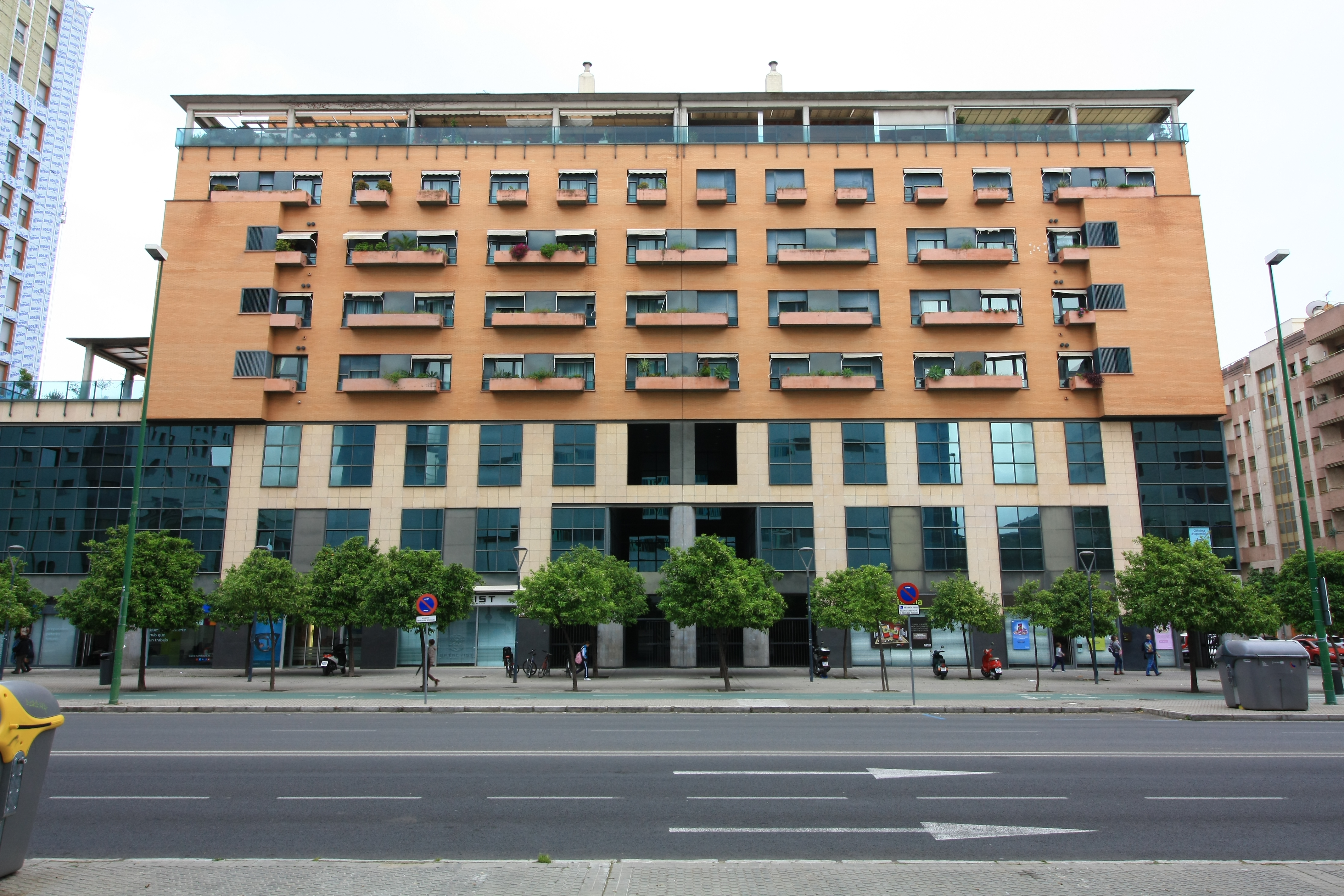 Plazas de garaje en venta en Avenida de la Buhaira | Grupo Insur ...